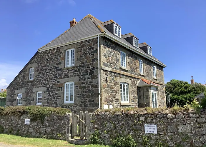 Haelarcher Farmhouse And Helicopter B&B